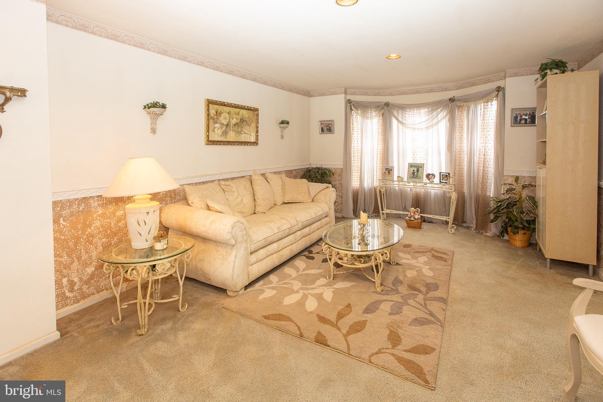 168 Regents Road Collegeville, PA 19426 - Photo 5 of 37 Nice Natural Lighting