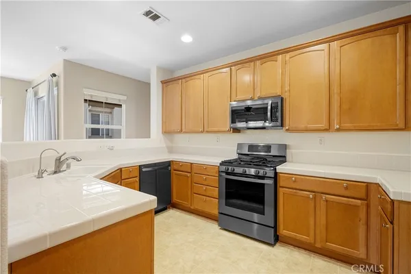 $415,000 | 15659 Vista Way, Unit 100, Lake Elsinore, CA 92532