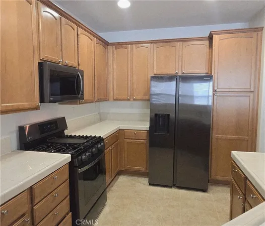 $415,000 | 15659 Vista Way, Unit 100, Lake Elsinore, CA 92532