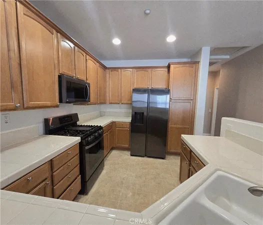 $415,000 | 15659 Vista Way, Unit 100, Lake Elsinore, CA 92532