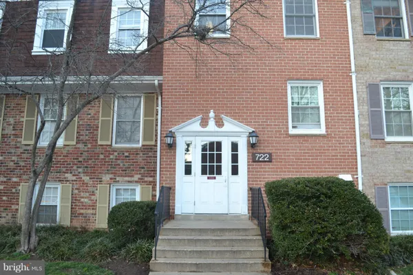 $1,990 | 722 Quince Orchard Boulevard, Unit 201, Gaithersburg, MD 20878