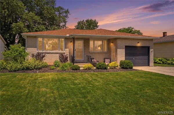$299,900 | 256 Claudette Court, Cheektowaga, NY 14043