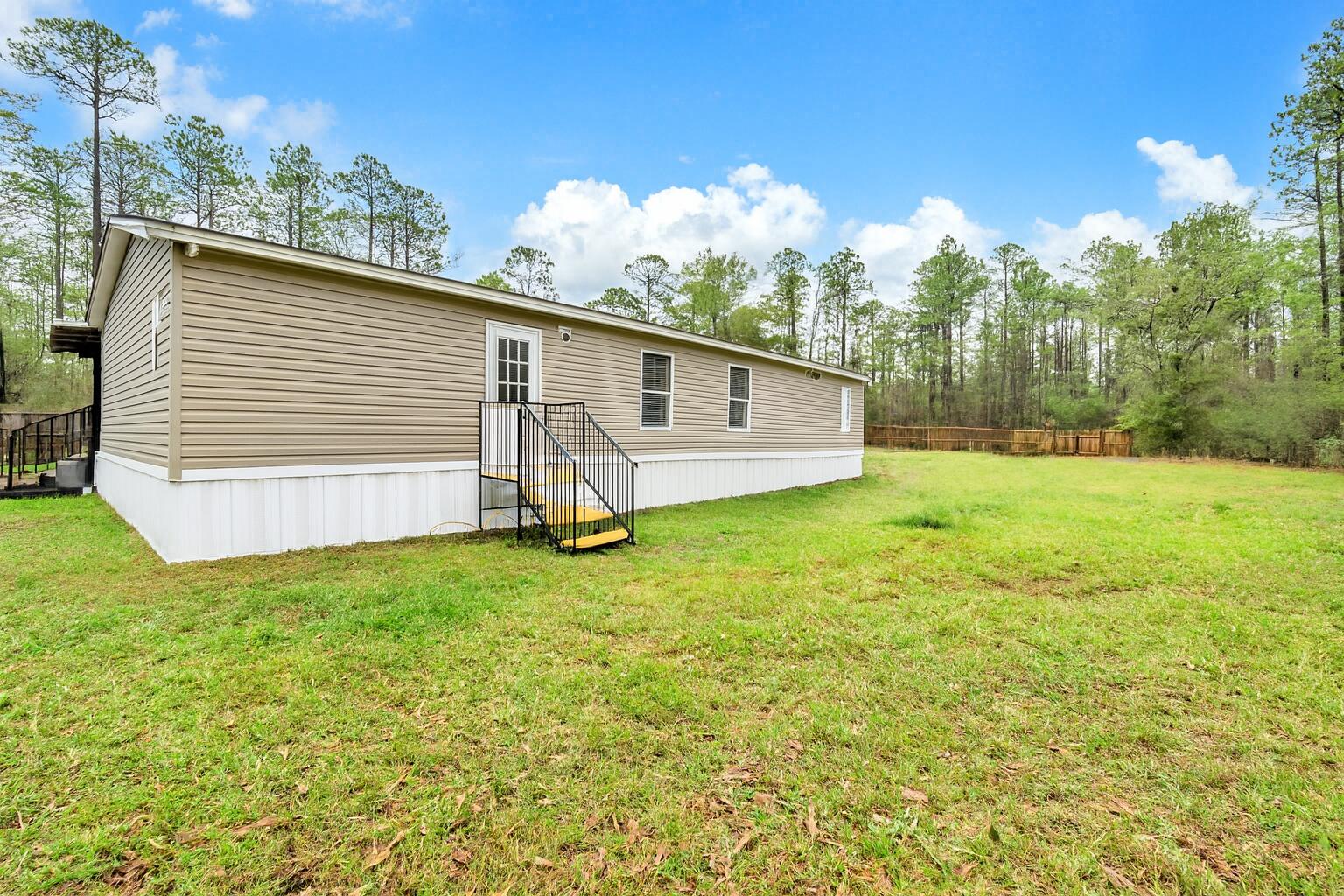 2236 Old Jolly Bay Road Freeport, FL 32439 - Photo 20 of 25 .