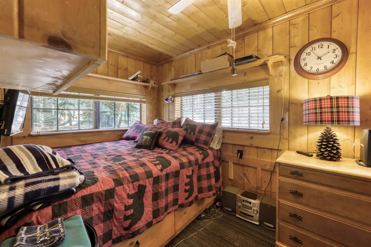 61504 Huntington Lake Road, Unit 6 Mono Hot Springs, CA 93642 - Photo 22 of 49