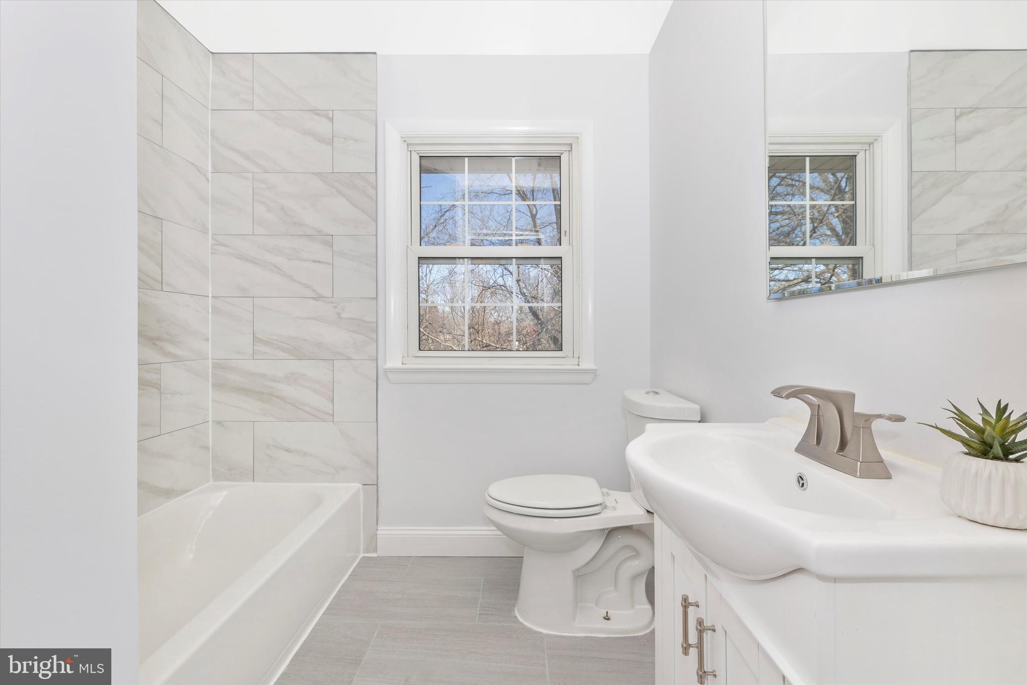 5600 Lakeview Drive Frederick, MD 21702 - Photo 31 of 55 Upper Level Full Bath