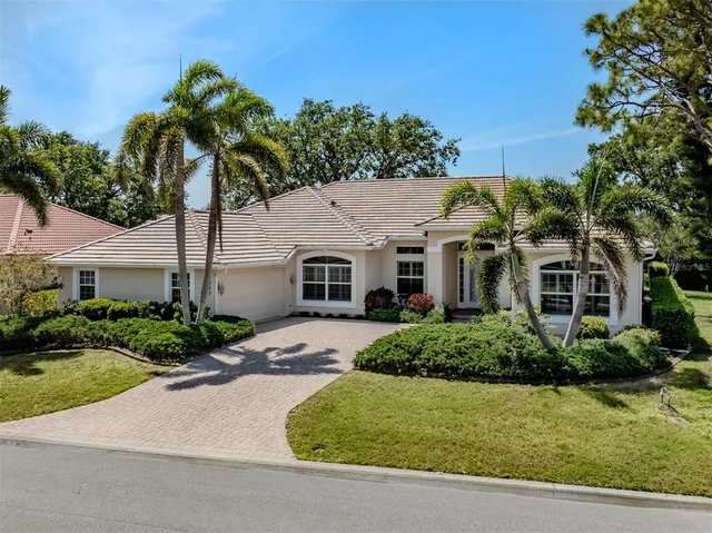 $825,000 | 2022 Calusa Lakes Boulevard, Nokomis, FL 34275