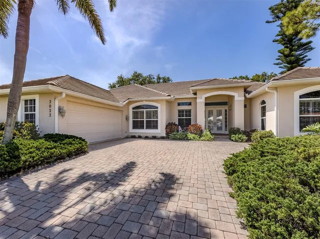 $825,000 | 2022 Calusa Lakes Boulevard, Nokomis, FL 34275