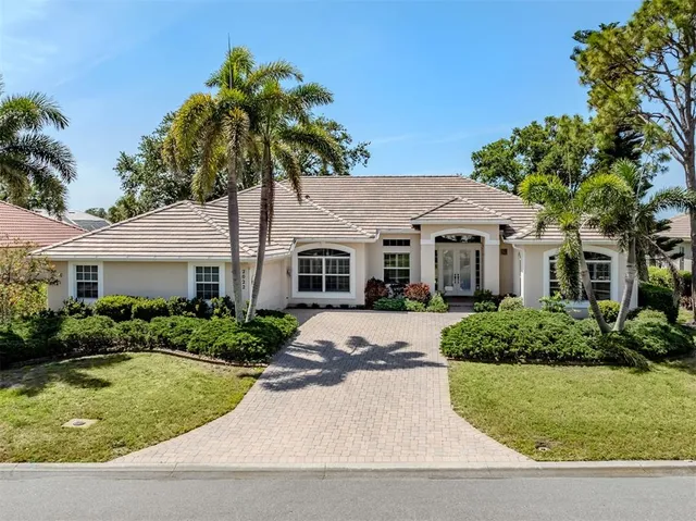 $825,000 | 2022 Calusa Lakes Boulevard, Nokomis, FL 34275