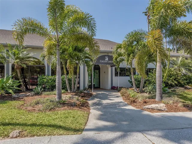 $825,000 | 2022 Calusa Lakes Boulevard, Nokomis, FL 34275