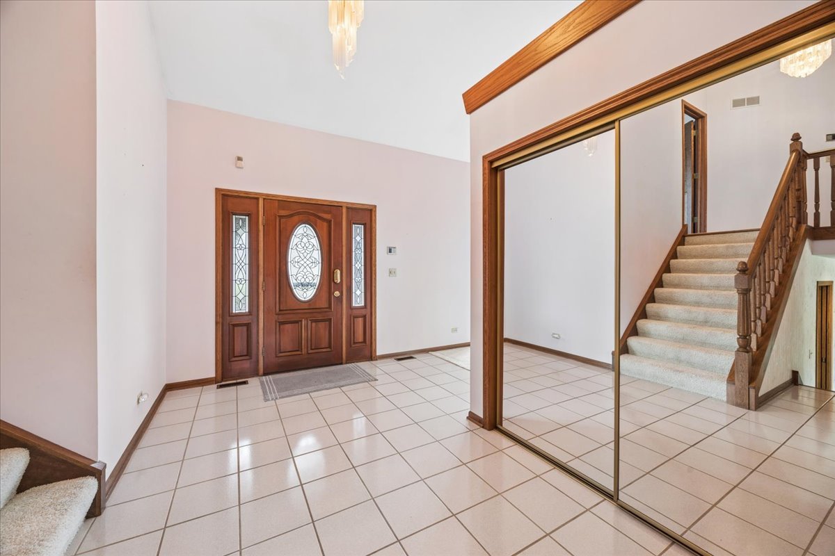 6037 Dunham Road Downers Grove, IL 60516 - Photo 3 of 40