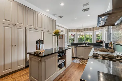 $1,399,000 | 4814 Welford Drive, Bellaire, TX 77401