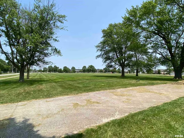 $299,000 | 1009 South Candy Lane, Macomb, IL 61455