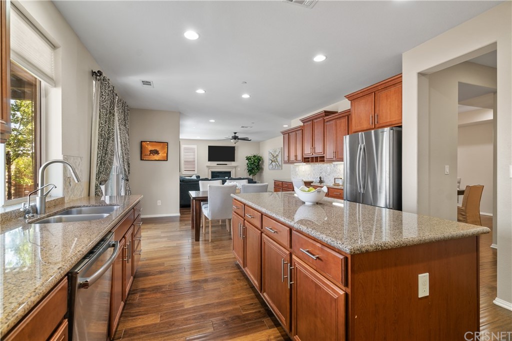 28646 Farrier Drive Valencia, CA 91354 - Photo 12 of 40