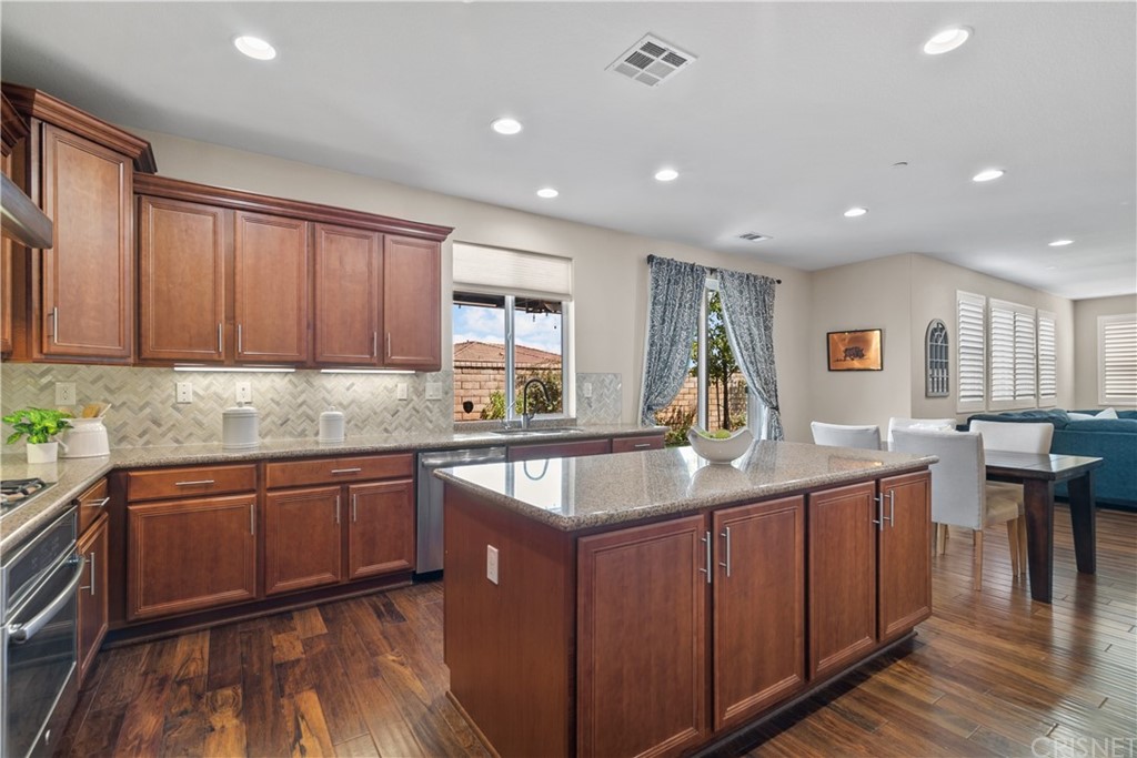 28646 Farrier Drive Valencia, CA 91354 - Photo 13 of 40