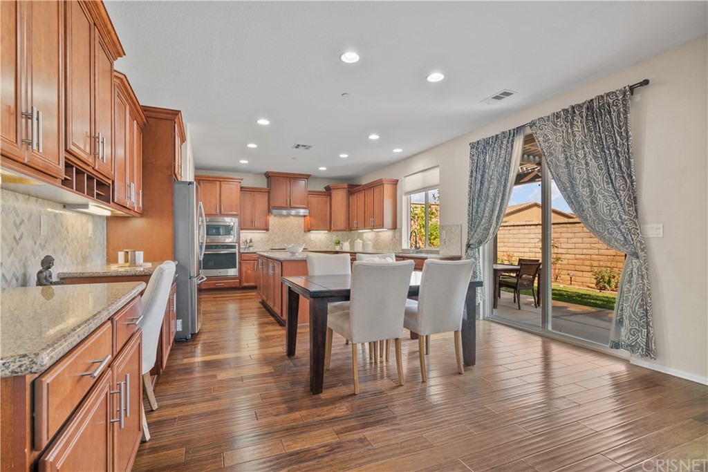 28646 Farrier Drive Valencia, CA 91354 - Photo 14 of 40