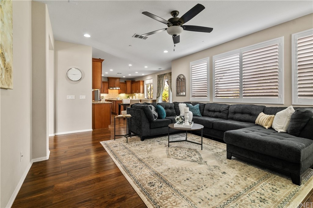 28646 Farrier Drive Valencia, CA 91354 - Photo 15 of 40