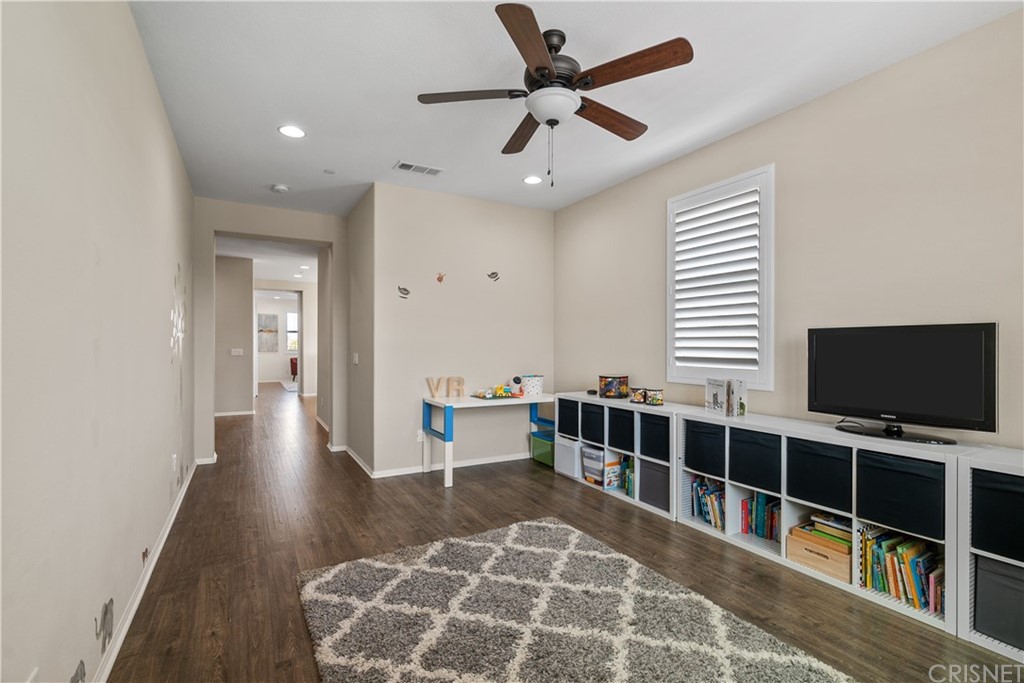 28646 Farrier Drive Valencia, CA 91354 - Photo 22 of 40