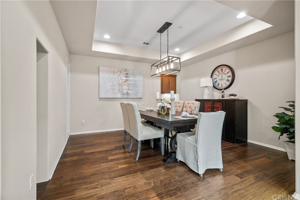 28646 Farrier Drive Valencia, CA 91354 - Photo 5 of 40