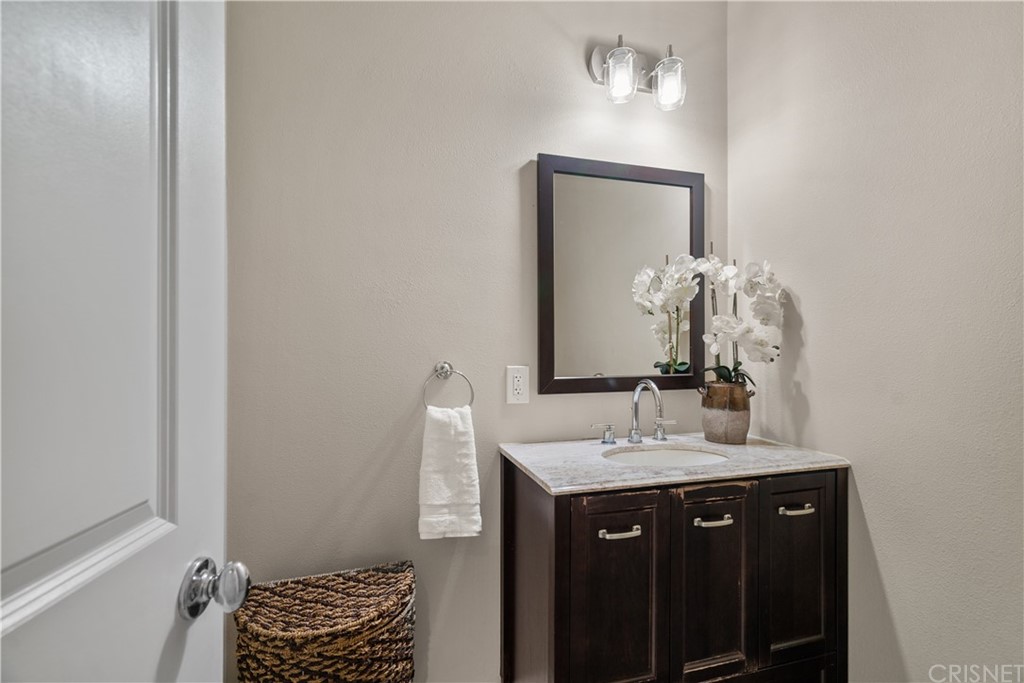 28646 Farrier Drive Valencia, CA 91354 - Photo 7 of 40