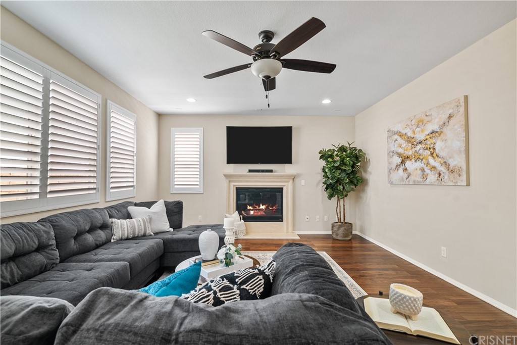 28646 Farrier Drive Valencia, CA 91354 - Photo 8 of 40