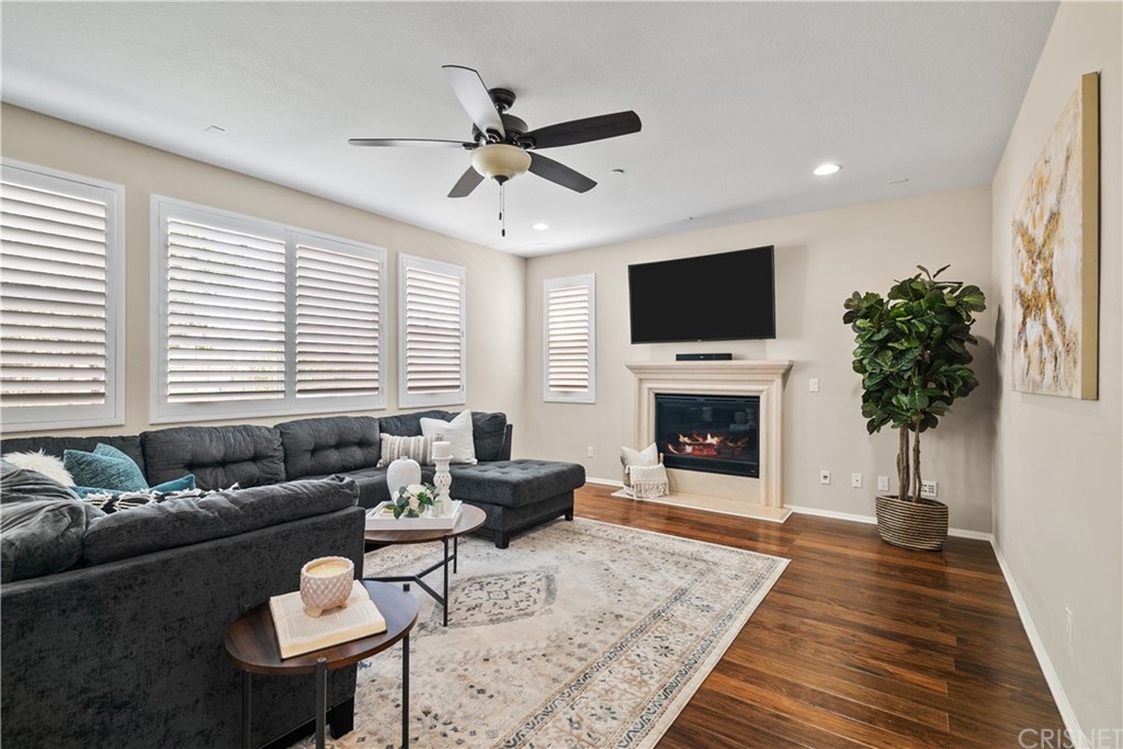 28646 Farrier Drive Valencia, CA 91354 - Photo 9 of 40