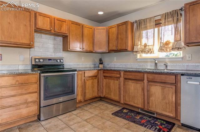9072 Deiffendeffer Road Beulah, CO 81023 - Photo 3 of 31