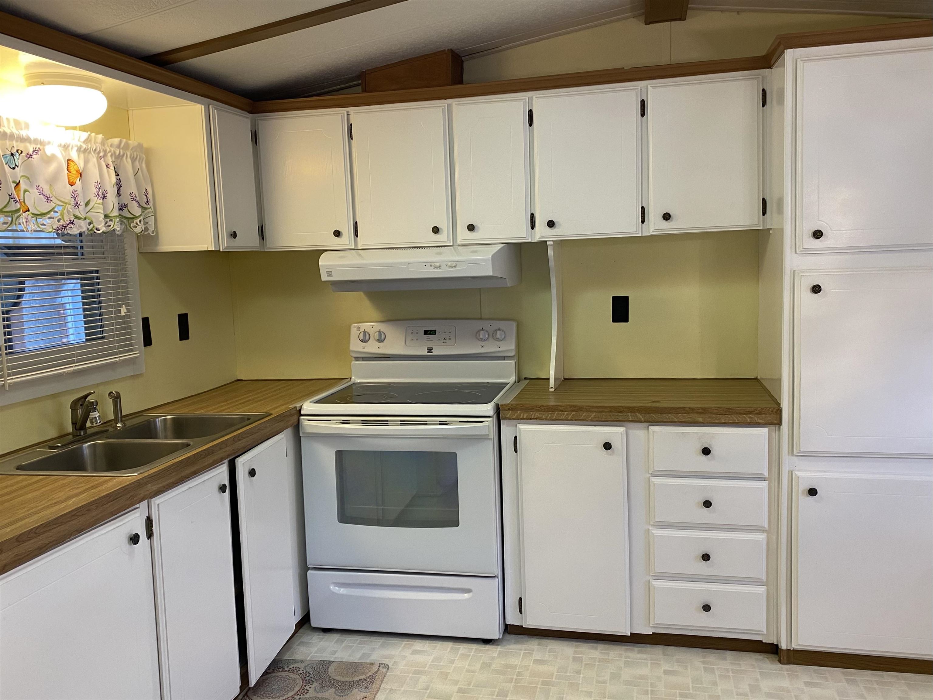 9 Paradise Street Gorham, NH 03581 - Photo 5 of 21