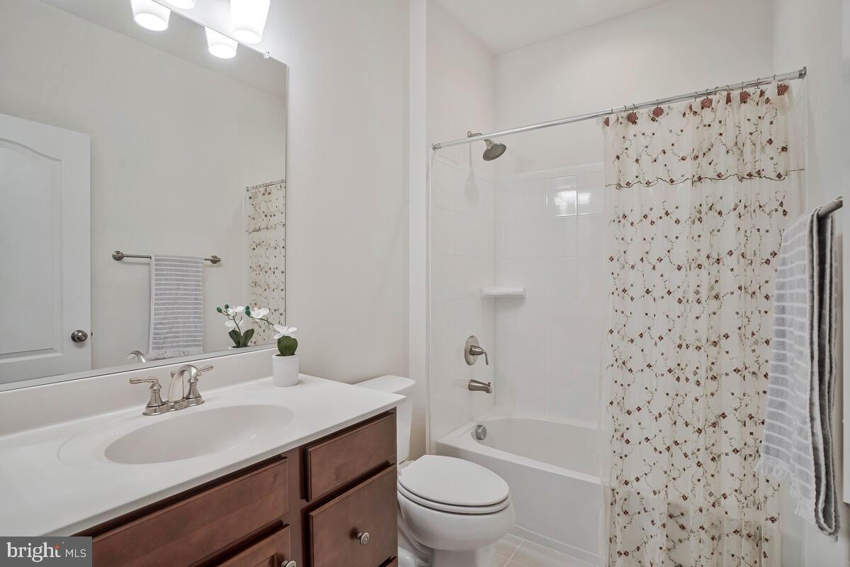 42523 Benfold Square Brambleton, VA 20148 - Photo 7 of 29 a bathroom with a sink toilet tub and shower
