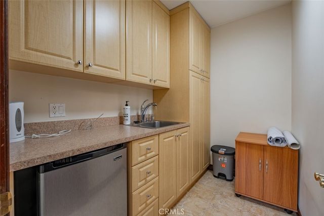 $4,275 | 888 North Kenilworth Avenue, Glendale, CA 91203