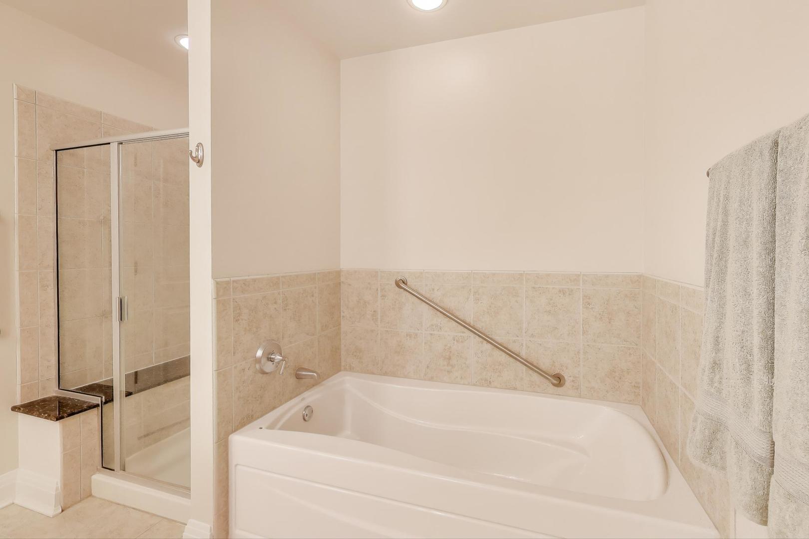 1041 Ridge Road, Unit 503 Wilmette, IL 60091 - Photo 15 of 22 a bathroom with a tub and shower