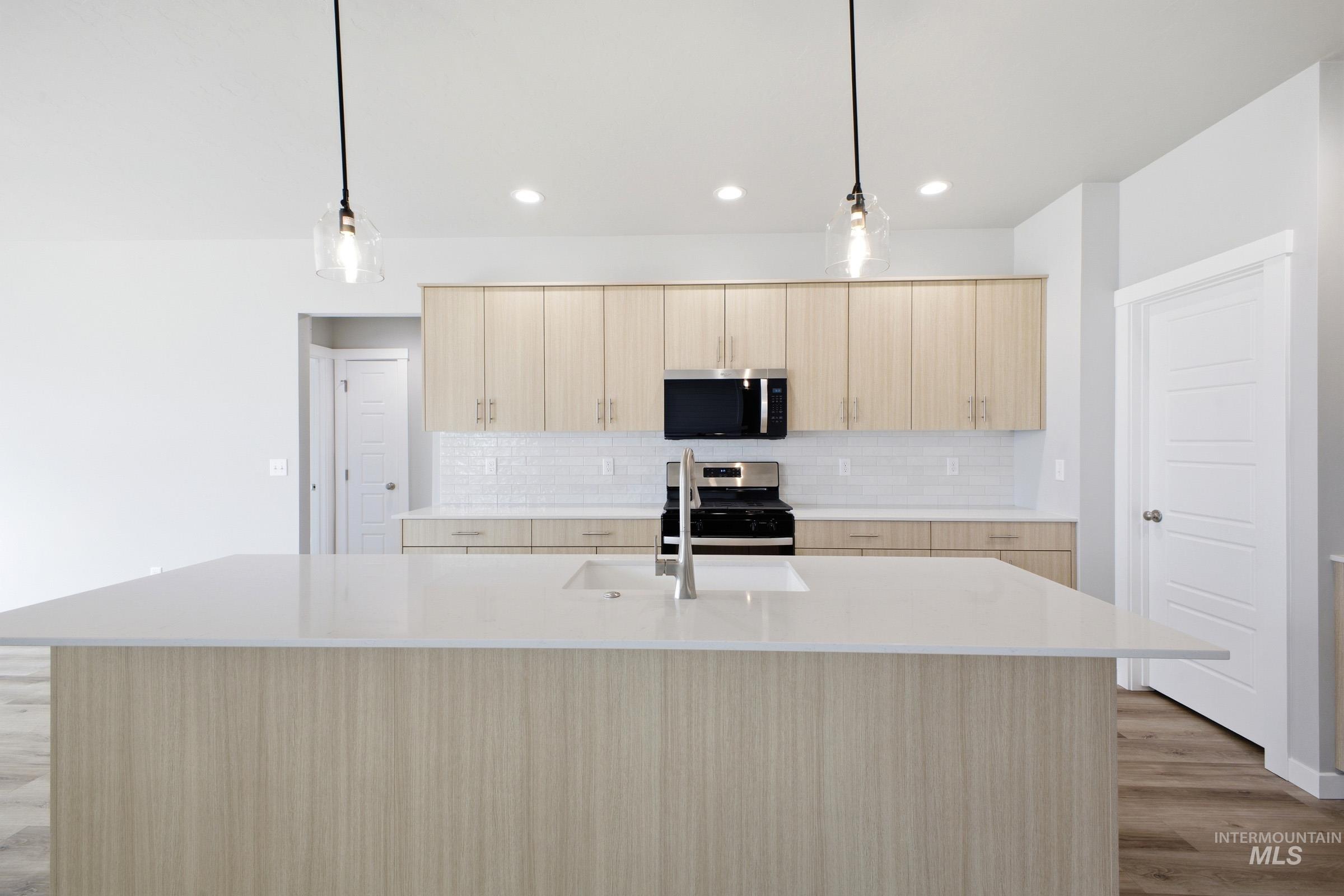 5315 South Memory Avenue Meridian, ID 83642 - Photo 3 of 24 Kitchen featuring light wood finish cabinets, light wood-style flooring, and an island with sink