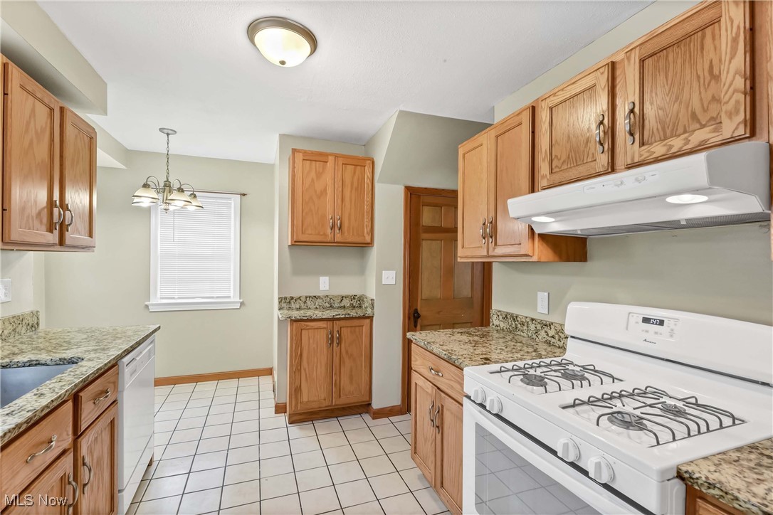 2299 Allison Road Cleveland, OH 44118 - Photo 8 of 18
