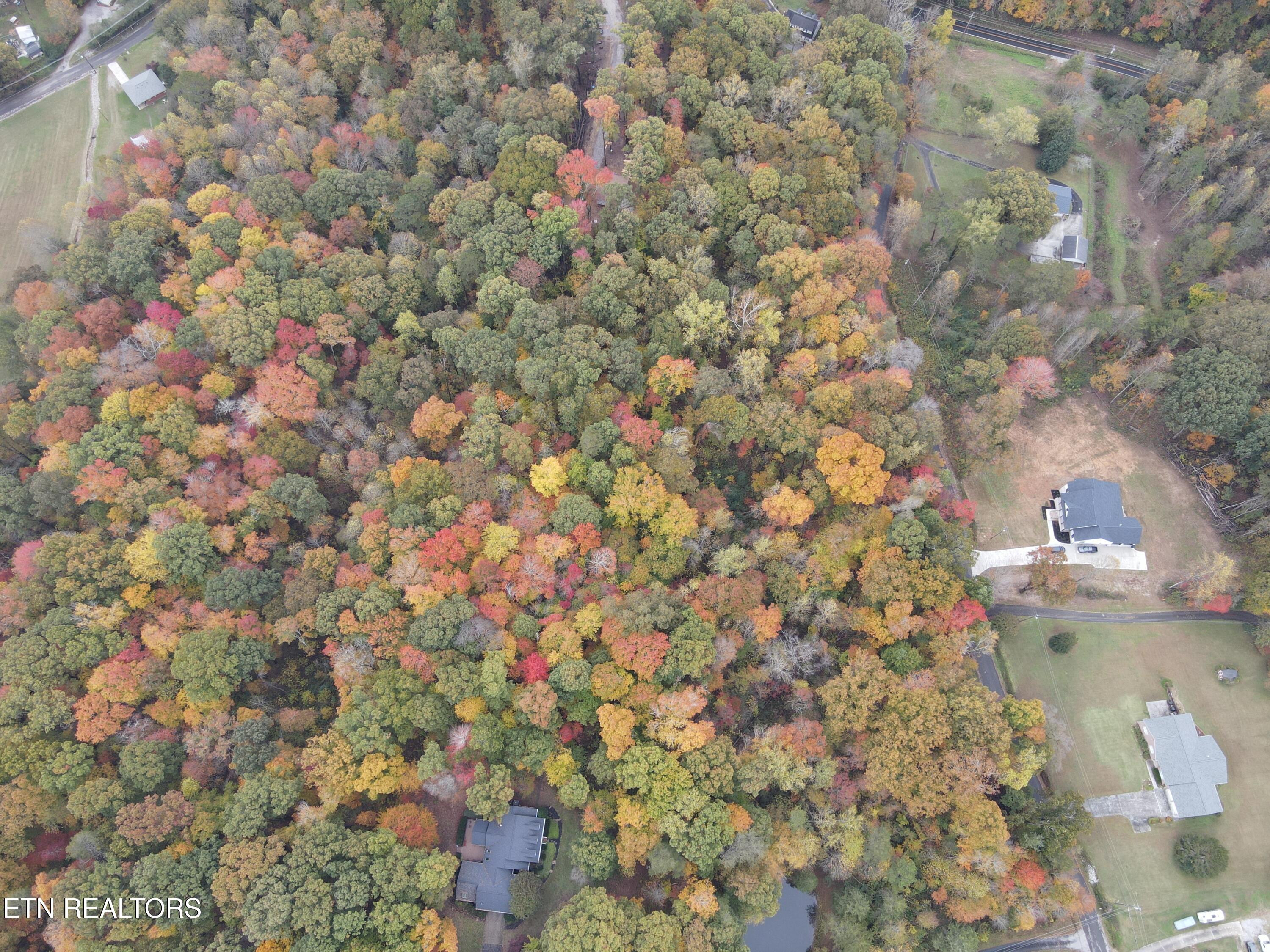 122 Pleasant View Loop Clinton, TN 37716 - Photo 18 of 26 DJI_0340