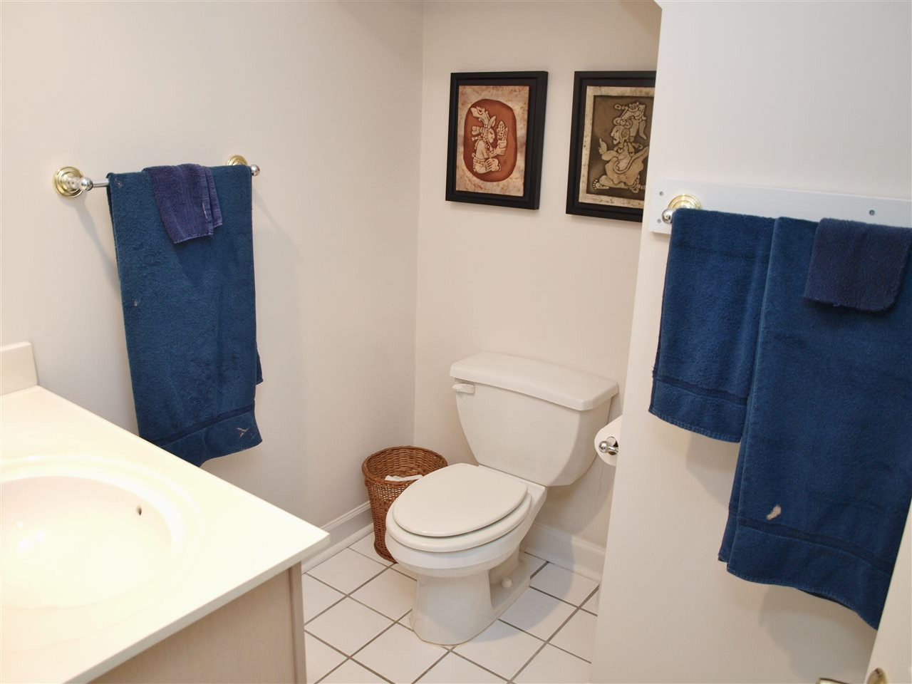6200 Wyckhurst Court Raleigh, NC 27609 - Photo 17 of 28 Full bath in Bonus room.