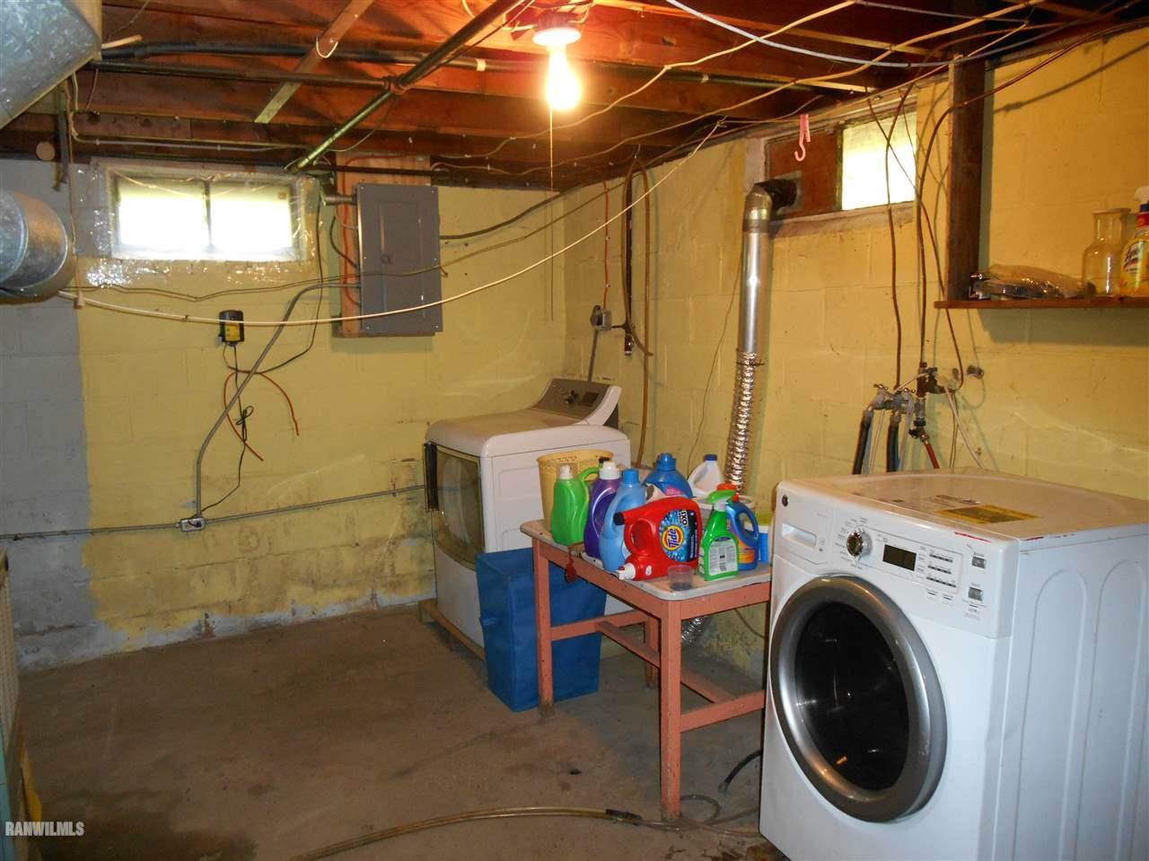 2321 Lancaster Heights Road Freeport, IL 61032 - Photo 11 of 17 a utility room with dryer and washer