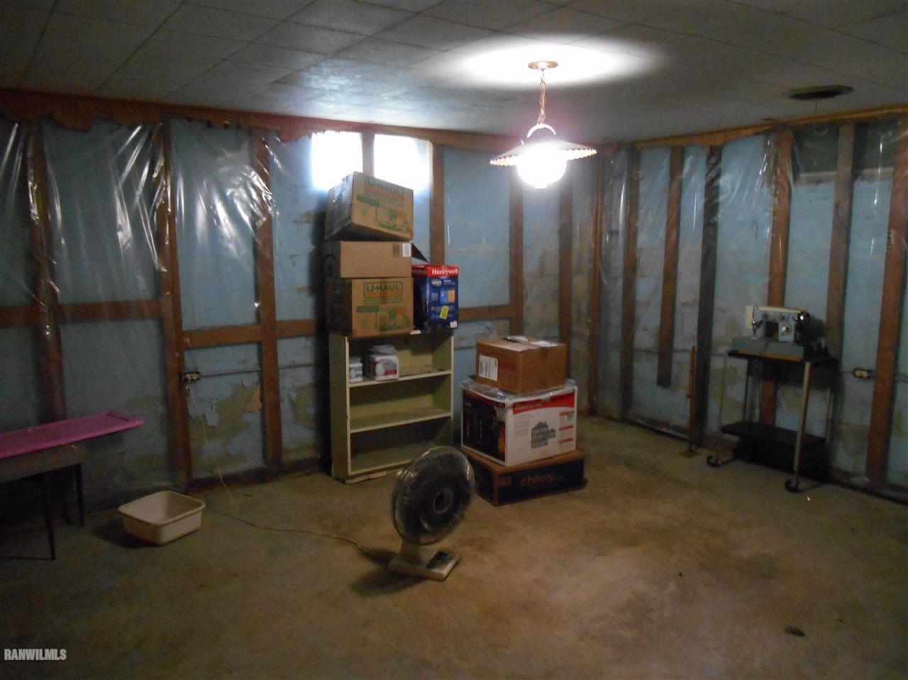 2321 Lancaster Heights Road Freeport, IL 61032 - Photo 12 of 17 a view of a room with gym equipment