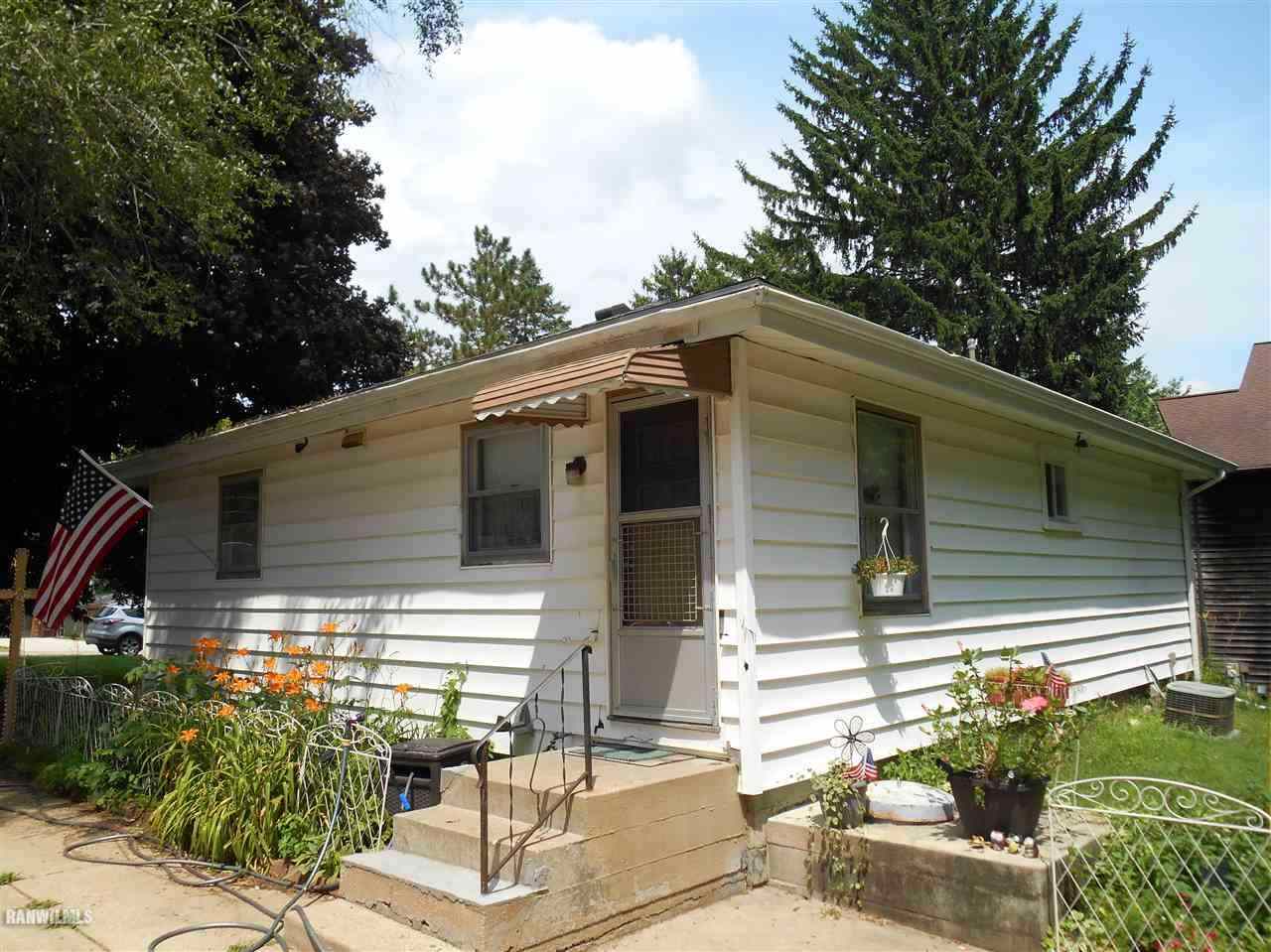 2321 Lancaster Heights Road Freeport, IL 61032 - Photo 14 of 17 a front view of a house with garden