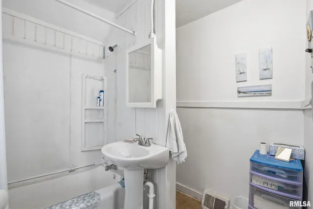 $119,000 | 1918 6th Avenue, Moline, IL 61265