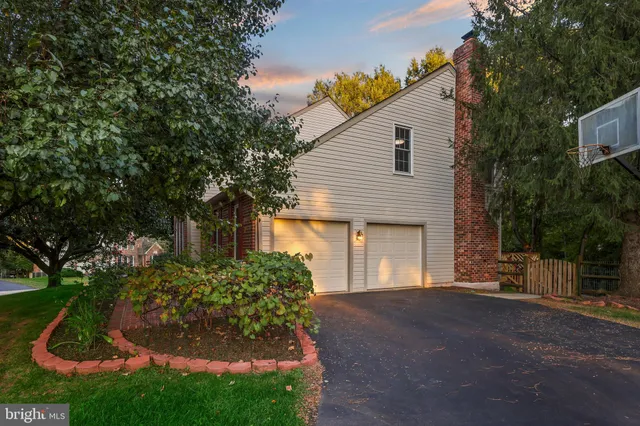 $1,025,000 | 15313 Surrey House Way, Centreville, VA 20120