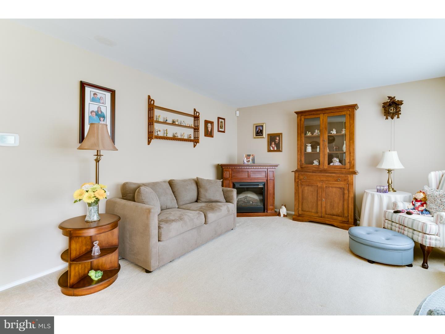 43 Thoreau Road Hamilton, NJ 08690 - Photo 2 of 25 Living Room