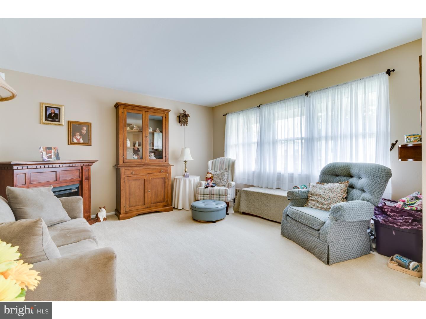 43 Thoreau Road Hamilton, NJ 08690 - Photo 3 of 25 Living Room
