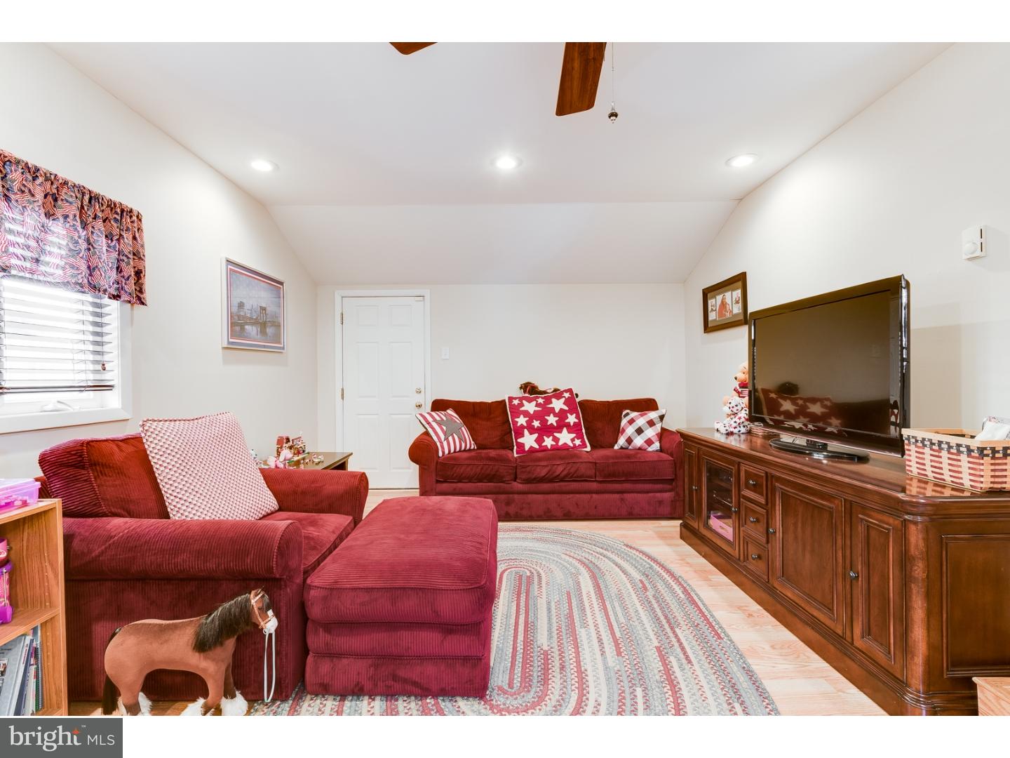 43 Thoreau Road Hamilton, NJ 08690 - Photo 10 of 25 Family Room
