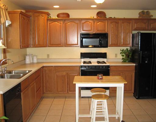 102 Leslie Road Monroeville, PA 15146 - Photo 6 of 18 Kitchen. You will have plenty of counter space in this open and bright kitchen!