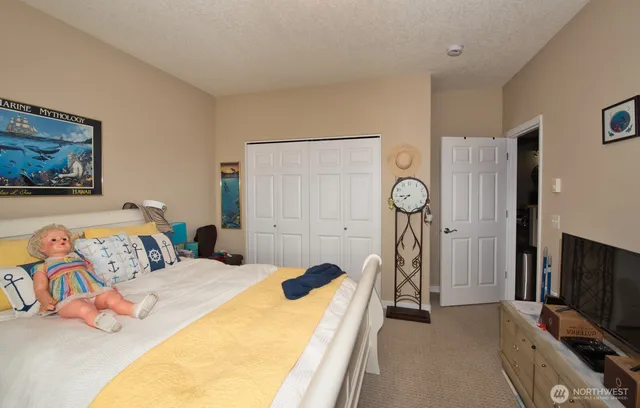 a bathroom with 2 sink and a mirror