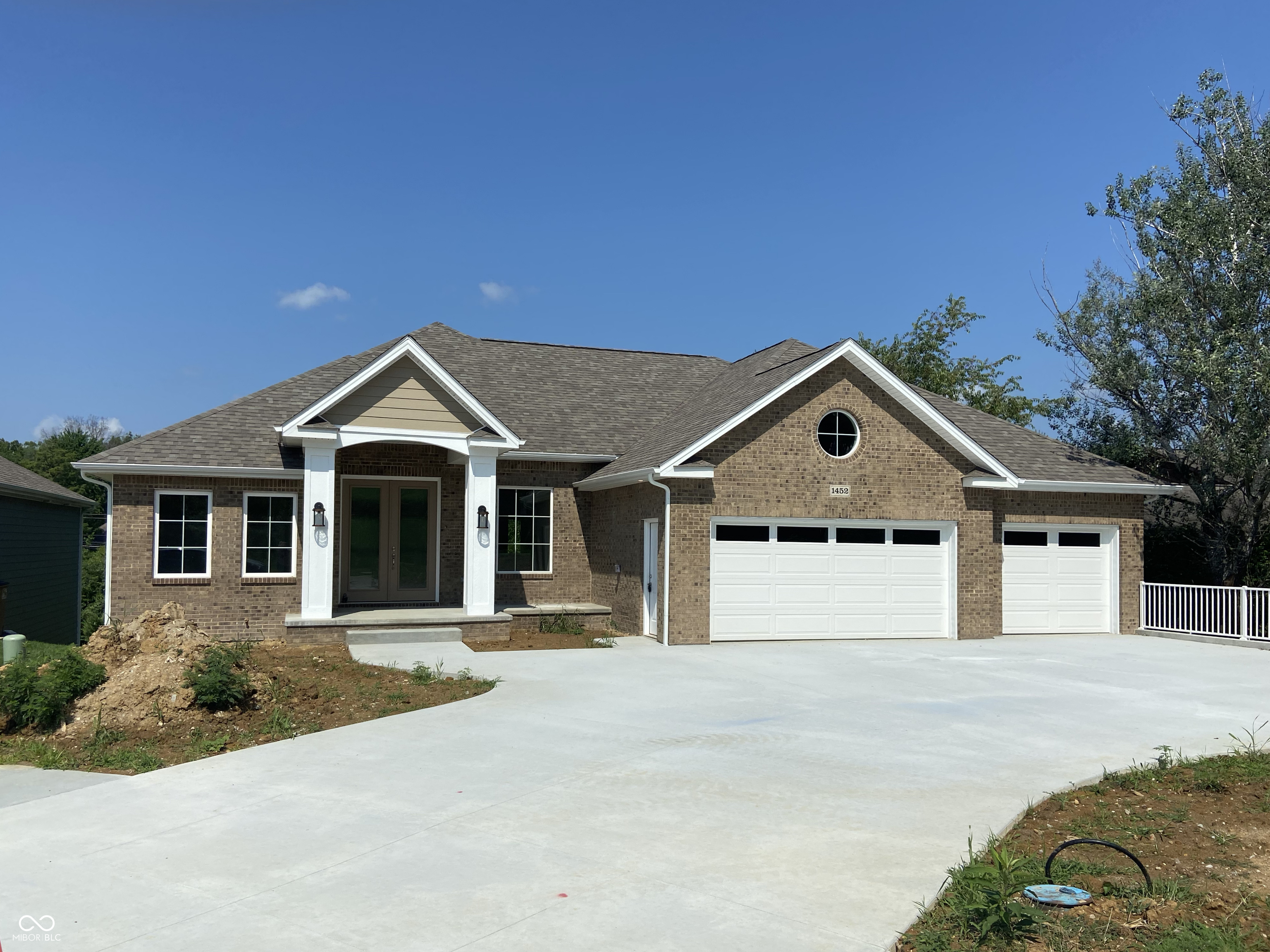 1452 Maple Ridge Court Columbus, IN 47201 - Photo 2 of 9 Gallery Image 2
