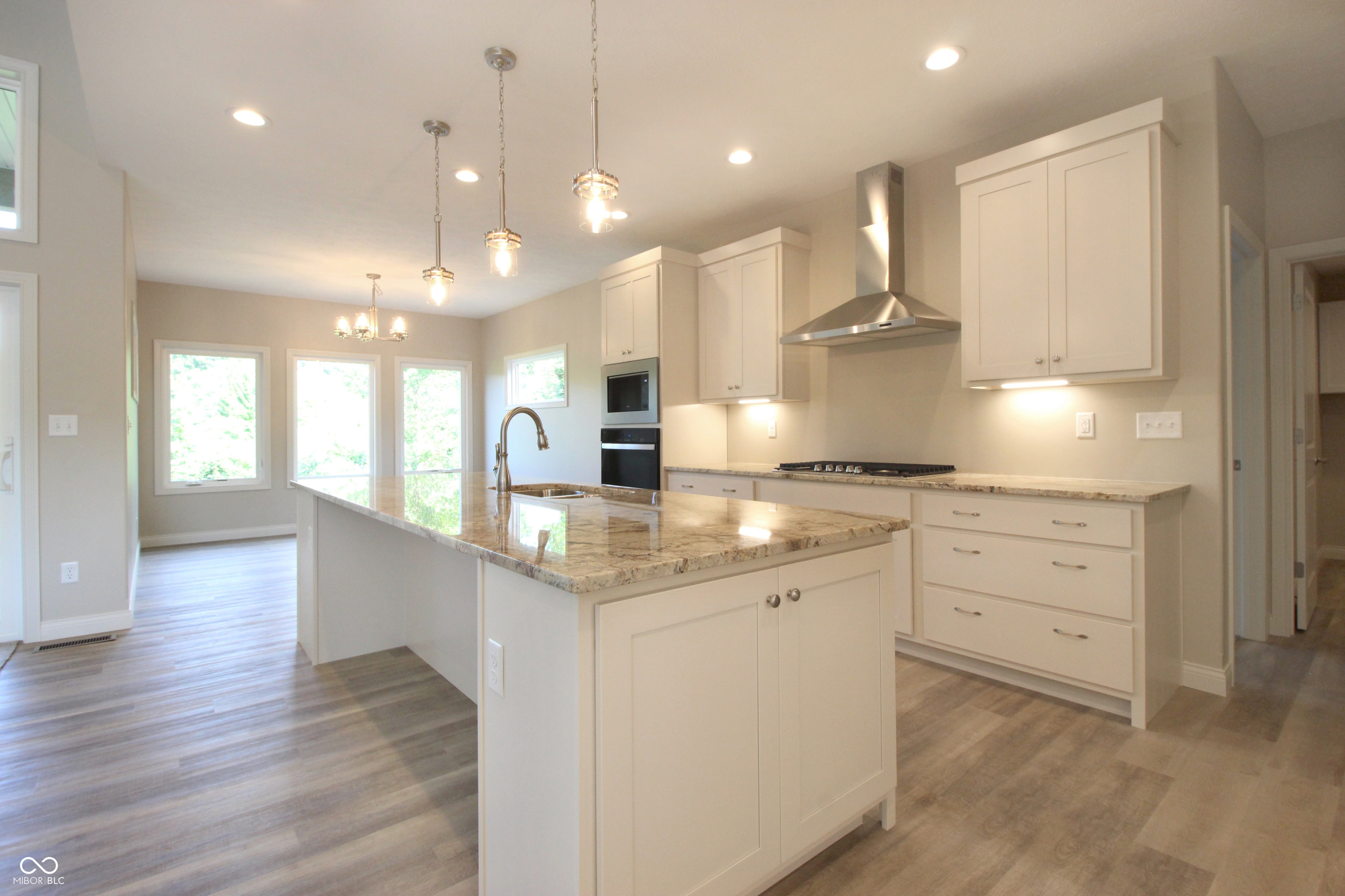 1452 Maple Ridge Court Columbus, IN 47201 - Photo 4 of 9 Gallery Image 4