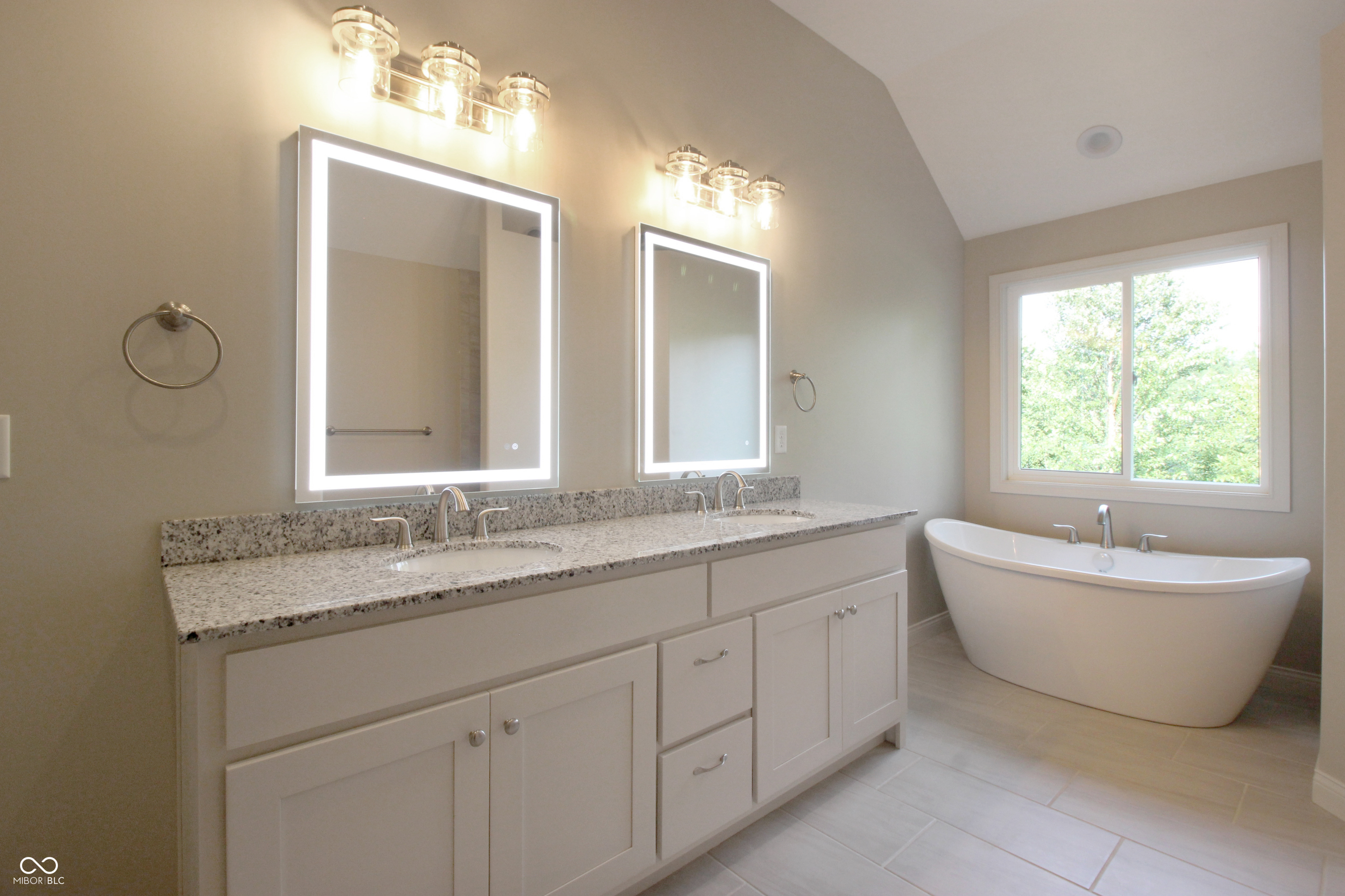 1452 Maple Ridge Court Columbus, IN 47201 - Photo 8 of 9 Gallery Image 8