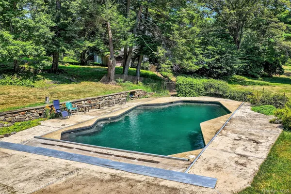 a house view with a outdoor space