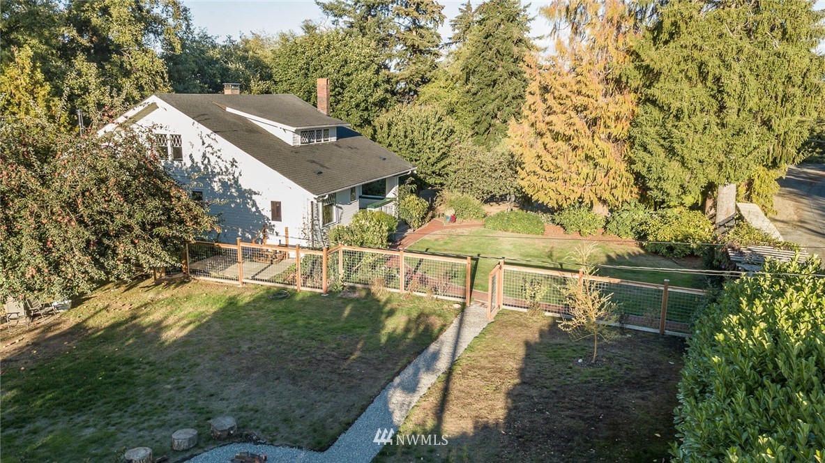 8902 Southwest Van Olinda Road Vashon, WA 98070 - Photo 2 of 25 Gallery Image 2