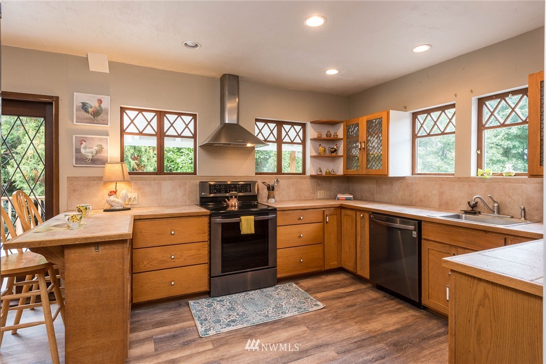 8902 Southwest Van Olinda Road Vashon, WA 98070 - Photo 12 of 25 Gallery Image 12